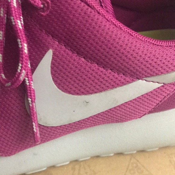 Pink nike Rosheruns - Picture 3 of 4